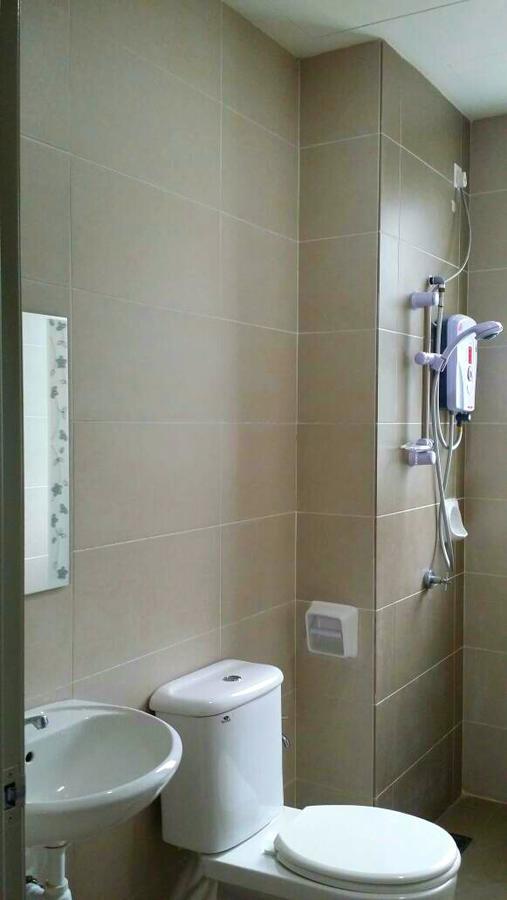 Golden Hill 3 Room Apt @ Night Market مرتفعات كاميرون المظهر الخارجي الصورة