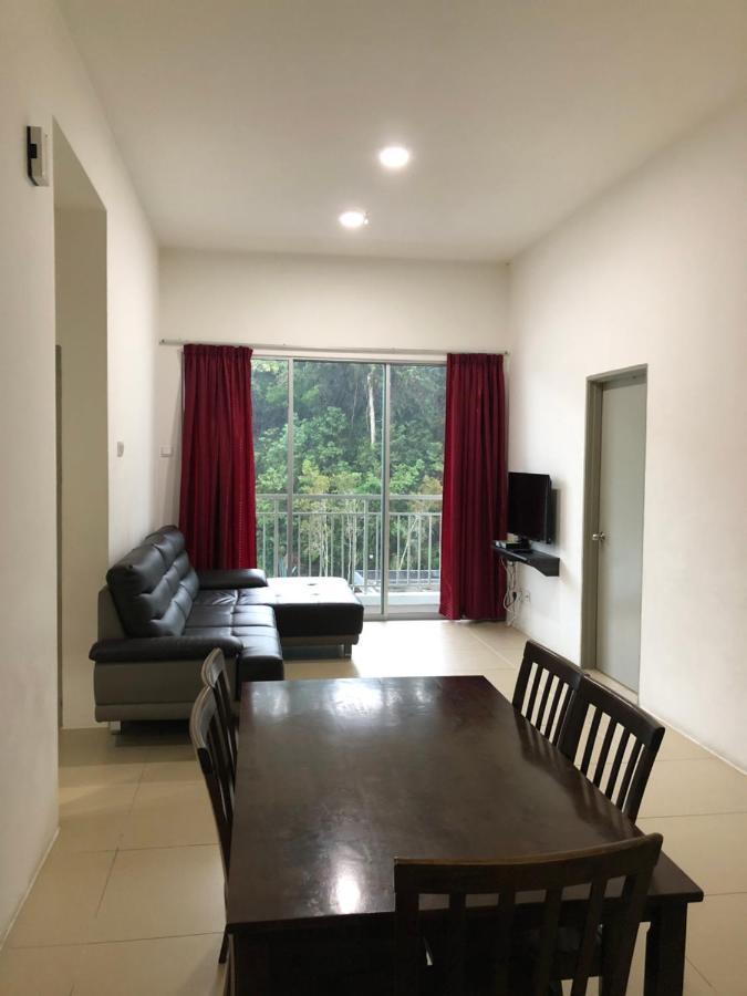Golden Hill 3 Room Apt @ Night Market مرتفعات كاميرون المظهر الخارجي الصورة